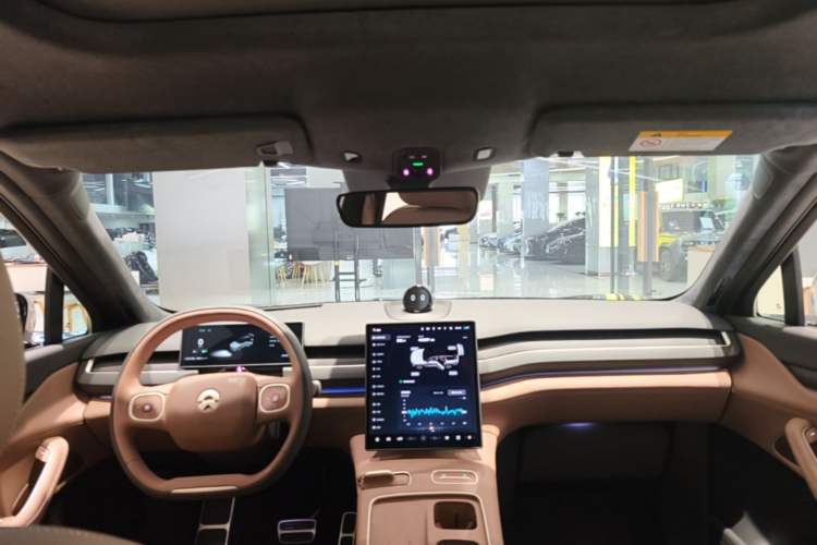 Used Nio ES8 2024 75 kWh Headliner