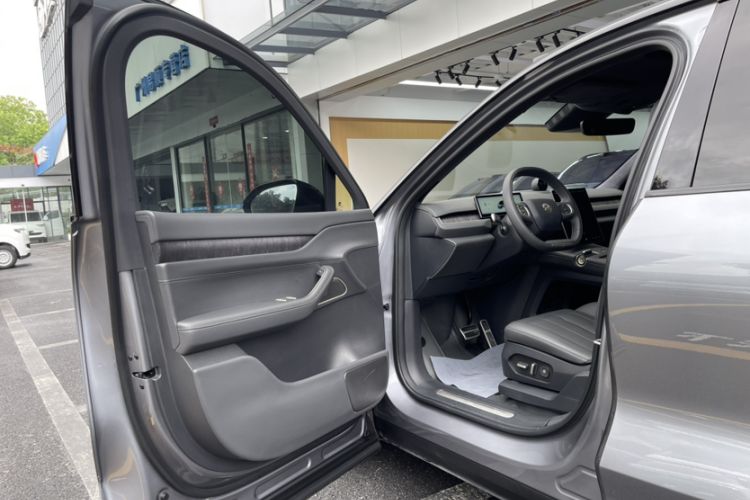 Used Nio ES8 2024 75 kWh Interior 1