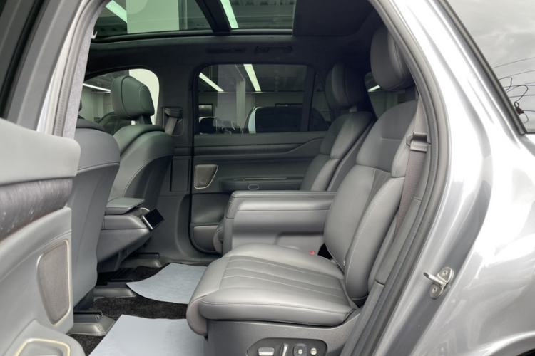 Used Nio ES8 2024 75 kWh Interior 11