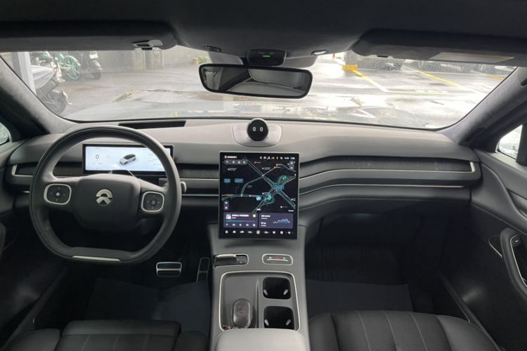 Used Nio ES8 2024 75 kWh Interior 12