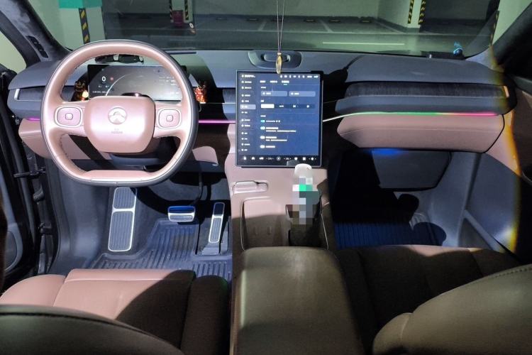 Used Nio ES8 2024 75 kWh Interior 2