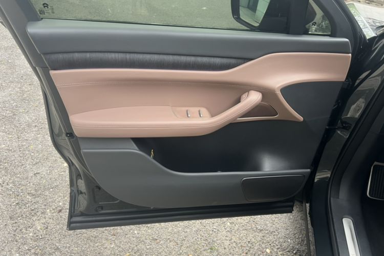 Used Nio ES8 2024 75 kWh Interior 2