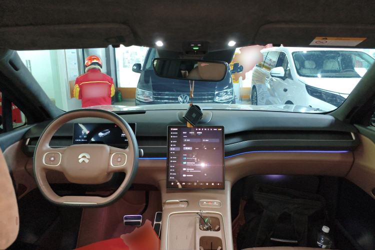 Used Nio ES8 2024 75 kWh Executive Edition Interior 2