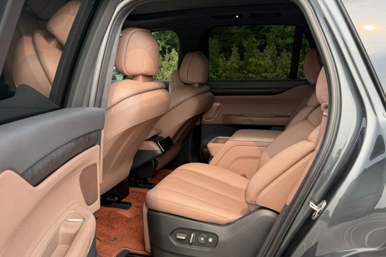 Used Nio ES8 2024 75 kWh Interior 2