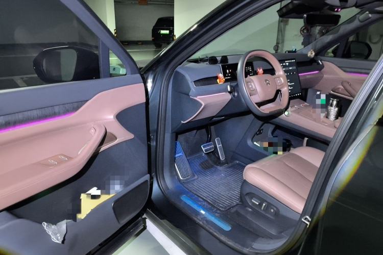 Used Nio ES8 2024 75 kWh Interior 3