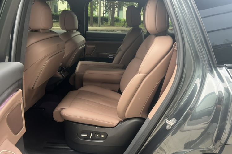 Used Nio ES8 2024 75 kWh Interior 3