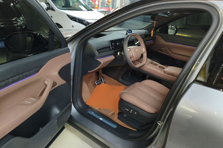 Used Nio ES8 2024 75 kWh Executive Edition Interior 3
