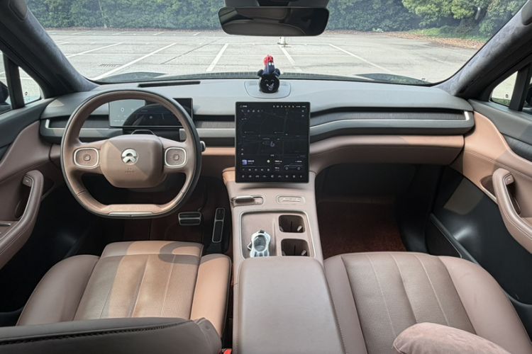Used Nio ES8 2024 75 kWh Interior 3