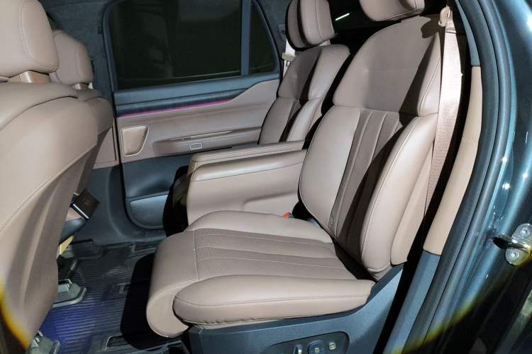 Used Nio ES8 2024 75 kWh Interior 4