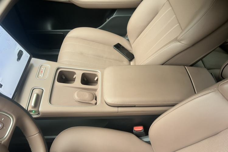 Used Nio ES8 2024 75 kWh Interior 4
