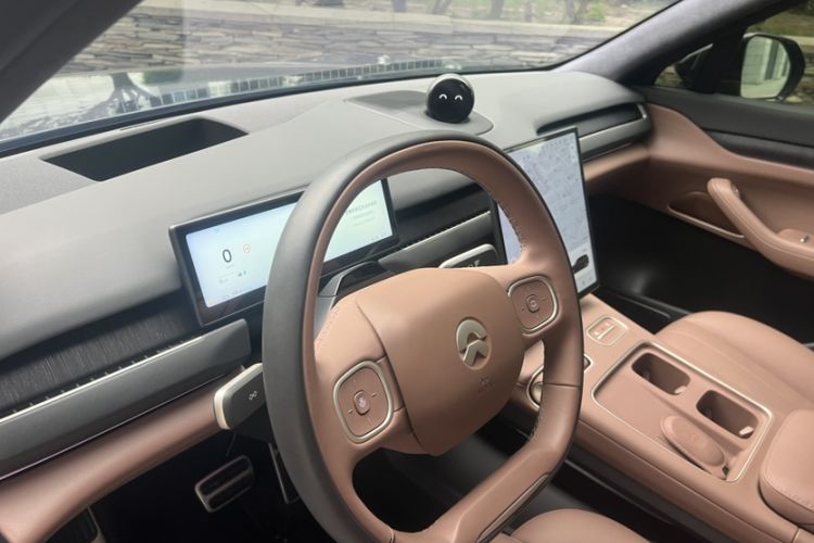 Used Nio ES8 2024 75 kWh Interior 6