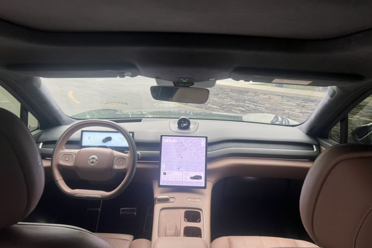 Used Nio ES8 2024 75 kWh Interior 9