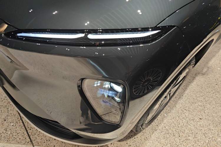 Used Nio ES8 2024 75 kWh Left Front Headlight