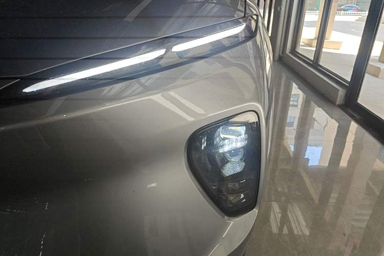 Used Nio ES8 2024 75 kWh Executive Edition Left Front Headlight