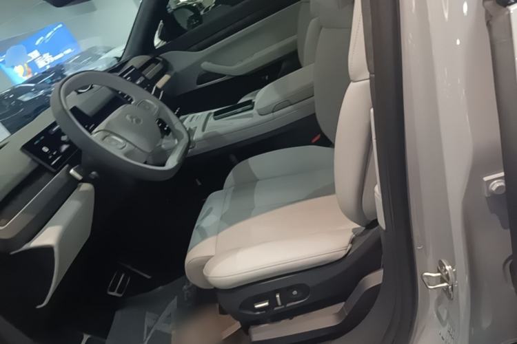 Used Nio ES8 2024 75 kWh Left Front Seat