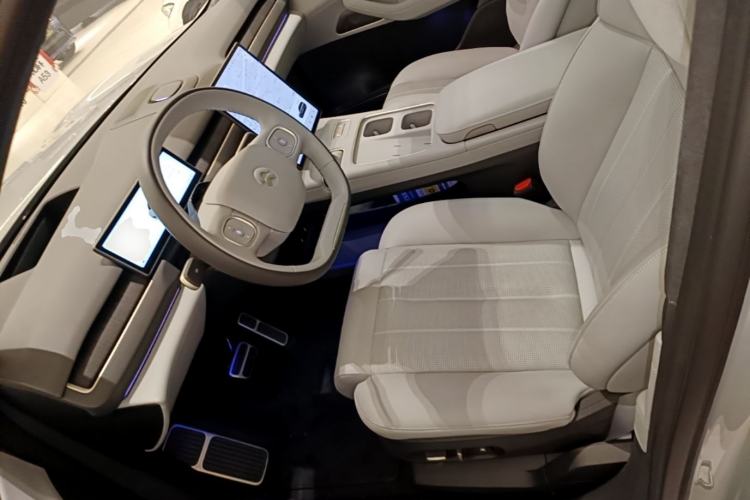 Used Nio ES8 2024 75 kWh Executive Edition Left Front Seat