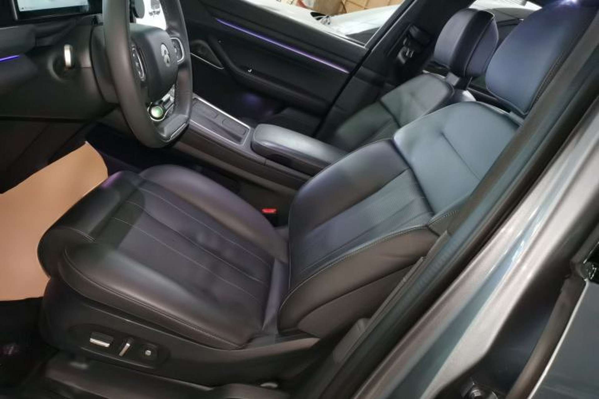 Used Nio ES8 2024 75 kWh Left Front Seat