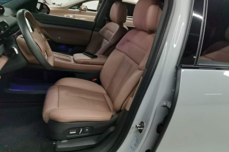 Used Nio ES8 2024 75 kWh Left Front Seat