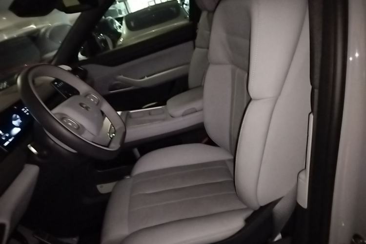 Used Nio ES8 2024 75 kWh Executive Edition Left Front Seat