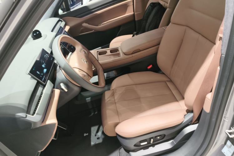 Used Nio ES8 2024 75 kWh Left Front Seat