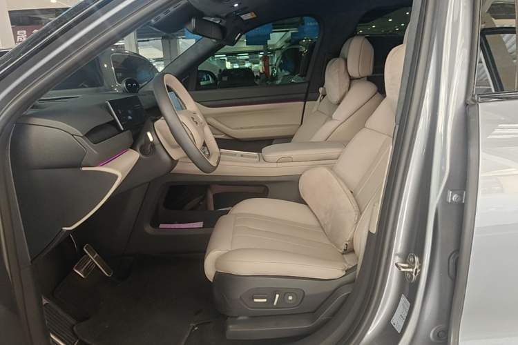 Used Nio ES8 2024 75 kWh Executive Edition Left Front Seat