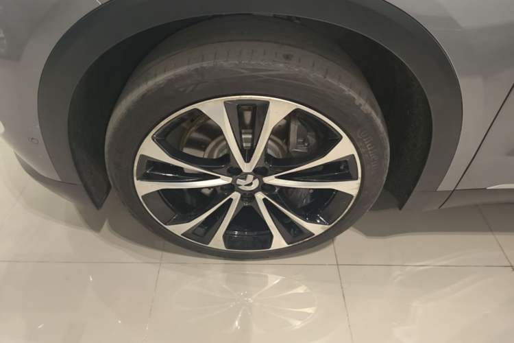 Used Nio ES8 2024 75 kWh Left Front Wheel Hub