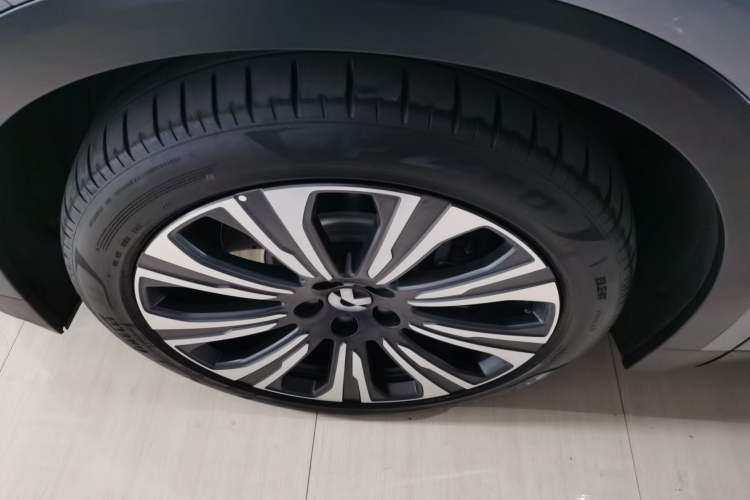 Used Nio ES8 2024 75 kWh Left Front Wheel Hub