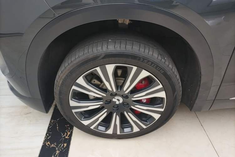Used Nio ES8 2024 75 kWh Left Front Wheel Hub