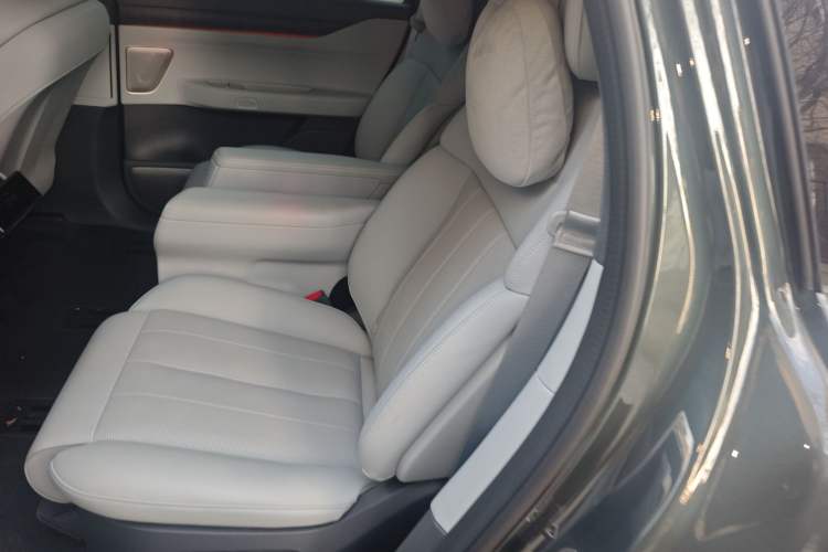Used Nio ES8 2024 75 kWh Left Rear Seat