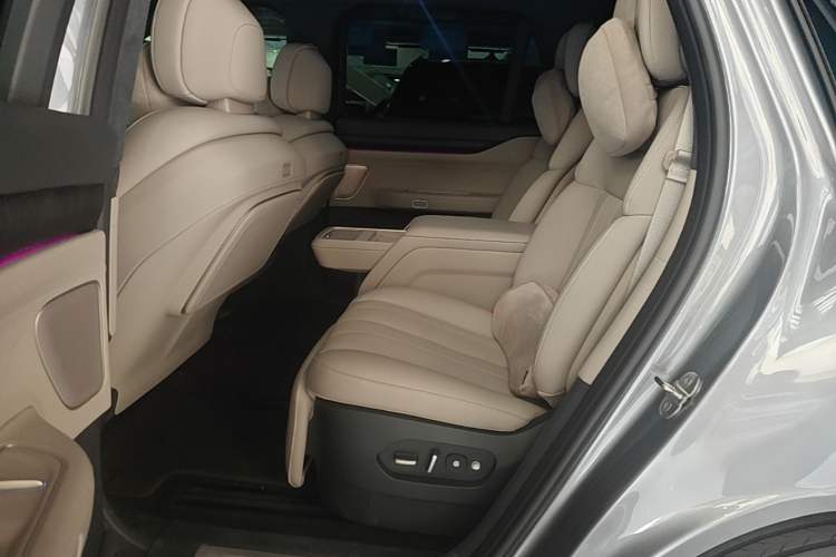 Used Nio ES8 2024 75 kWh Executive Edition Left Rear Seat