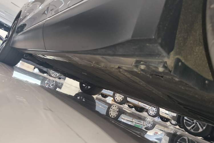 Used Nio ES8 2024 75 kWh Left Side Sill