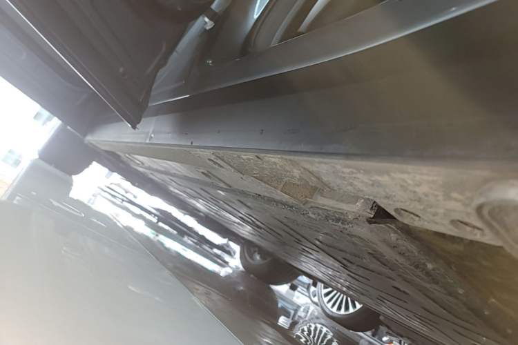 Used Nio ES8 2024 75 kWh Left Side Sill