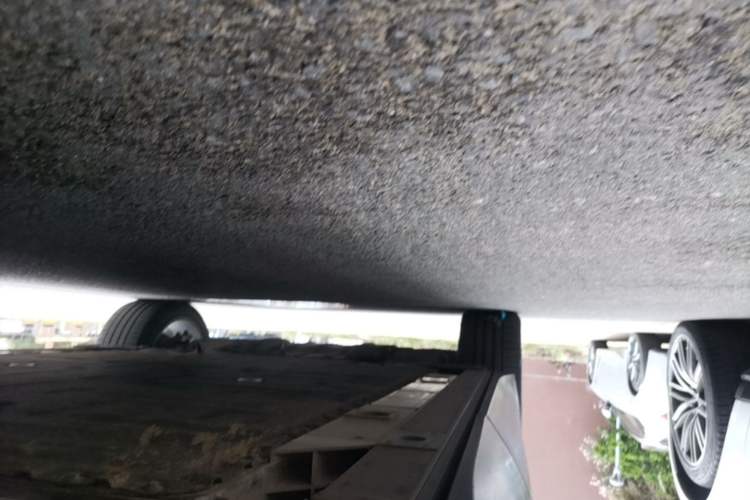 Used Nio ES8 2024 75 kWh Left Side Sill