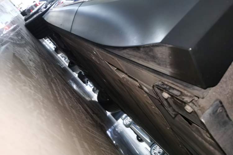 Used Nio ES8 2024 75 kWh Left Side Sill