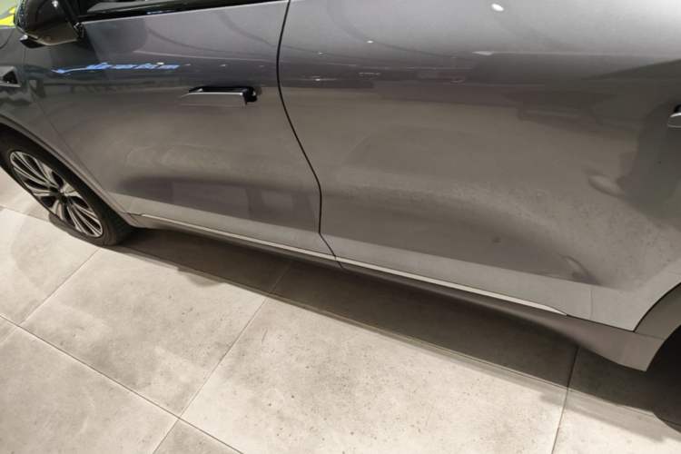 Used Nio ES8 2024 75 kWh Left Side Sill