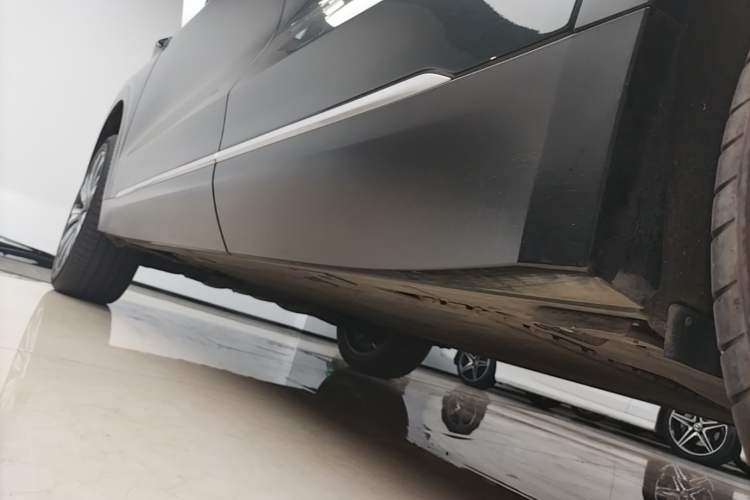 Used Nio ES8 2024 75 kWh Left Side Sill