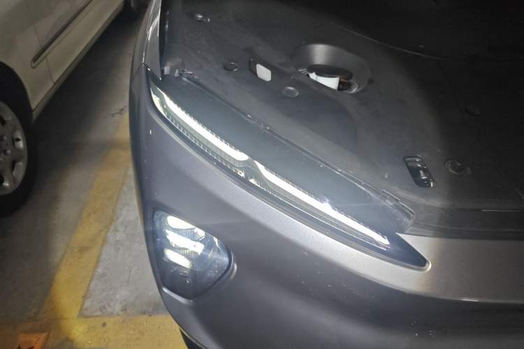 Used Nio ES8 2024 100kWh Signature Edition Right Front Headlight
