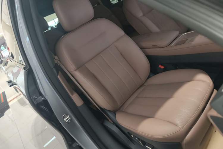 Used Nio ES8 2024 75 kWh Right Front Seat