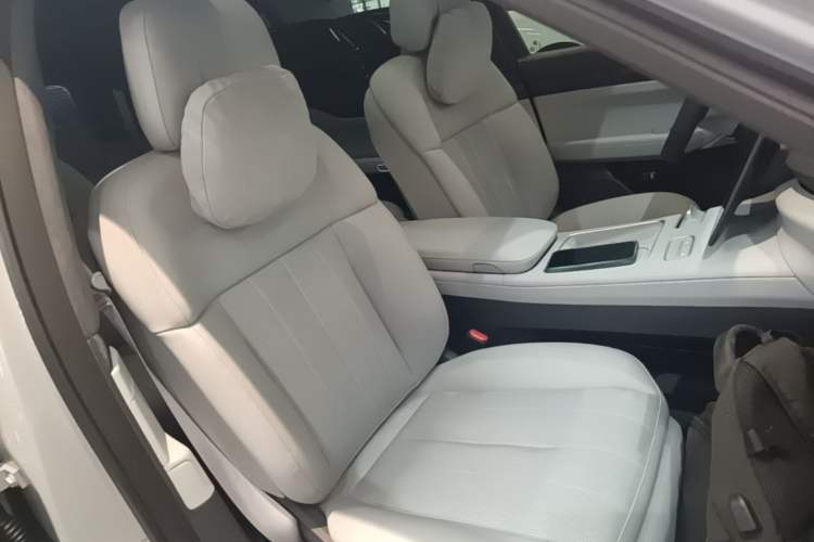 Used Nio ES8 2024 75 kWh Right Front Seat