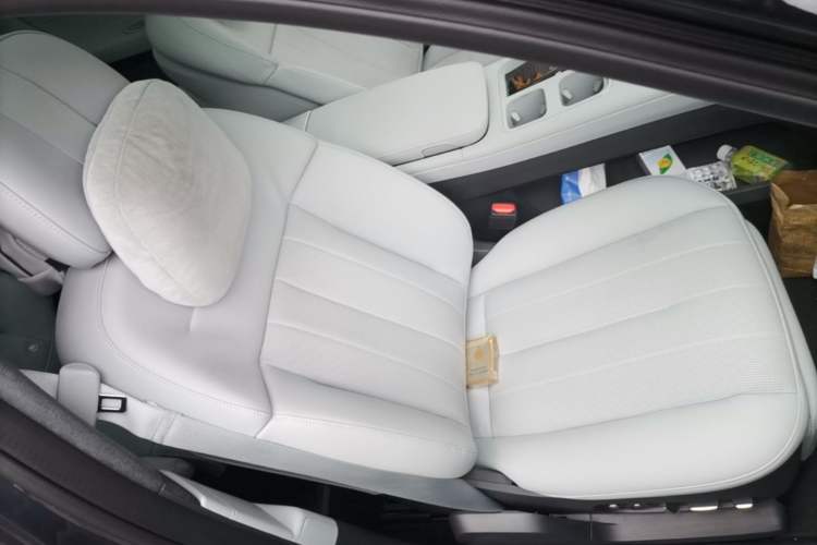 Used Nio ES8 2024 75 kWh Right Front Seat