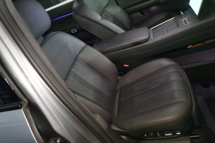 Used Nio ES8 2024 75 kWh Right Front Seat