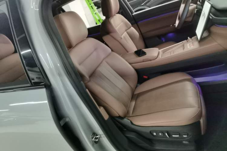 Used Nio ES8 2024 75 kWh Right Front Seat