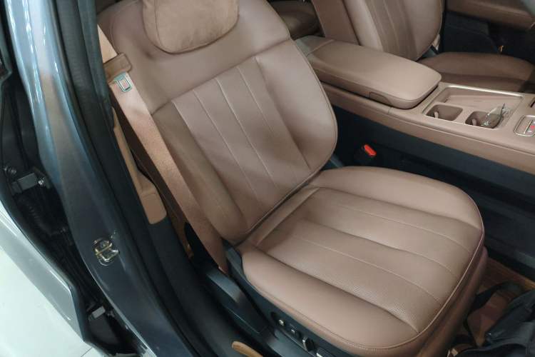 Used Nio ES8 2024 75 kWh Executive Edition Right Front Seat