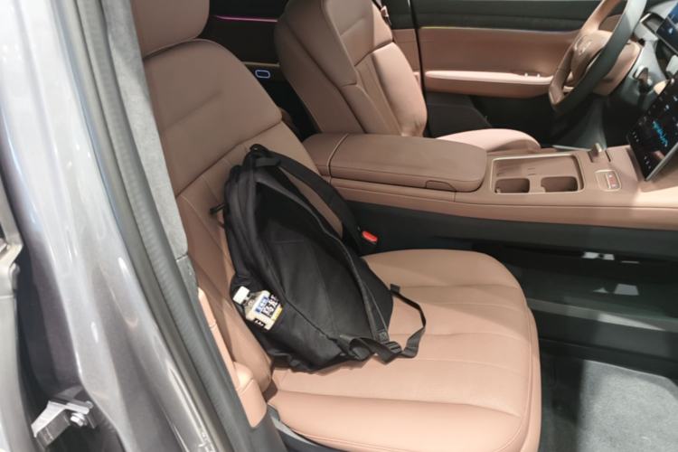 Used Nio ES8 2024 75 kWh Right Front Seat