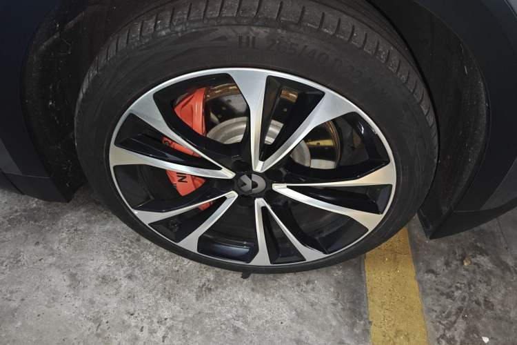 Used Nio ES8 2024 100kWh Signature Edition Right Front Wheel Hub