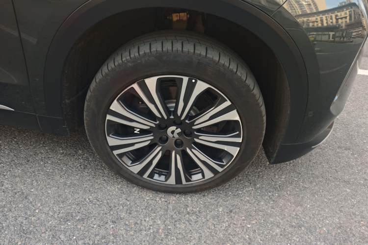 Used Nio ES8 2024 75 kWh Right Front Wheel Hub