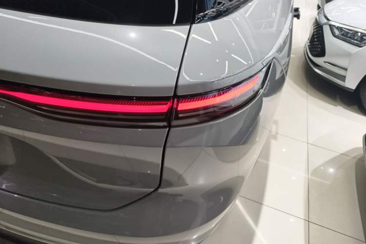 Used Nio ES8 2024 75 kWh Executive Edition Right Rear Taillight