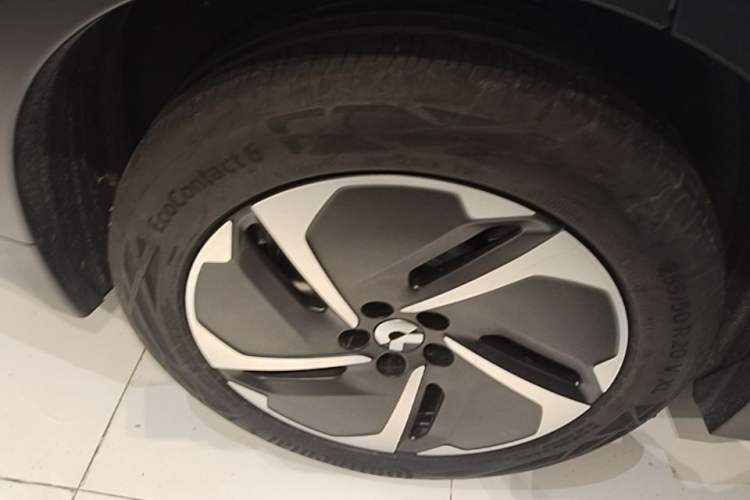 Used Nio ES8 2024 75 kWh Executive Edition Right Rear Wheel Hub