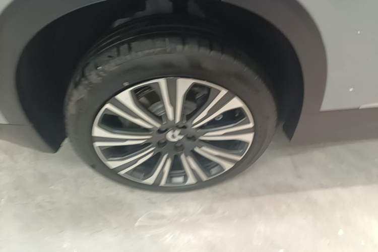 Used Nio ES8 2024 75 kWh Right Rear Wheel Hub
