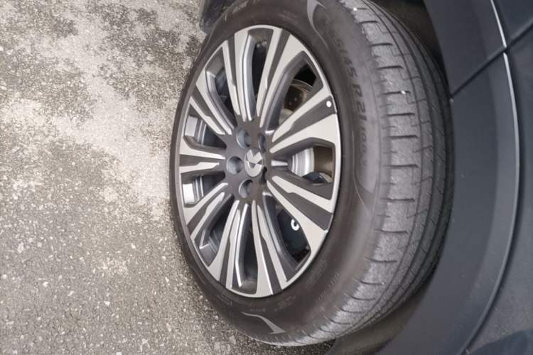 Used Nio ES8 2024 75 kWh Right Rear Wheel Hub